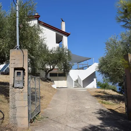 Farma Koudoura Τράπεζα